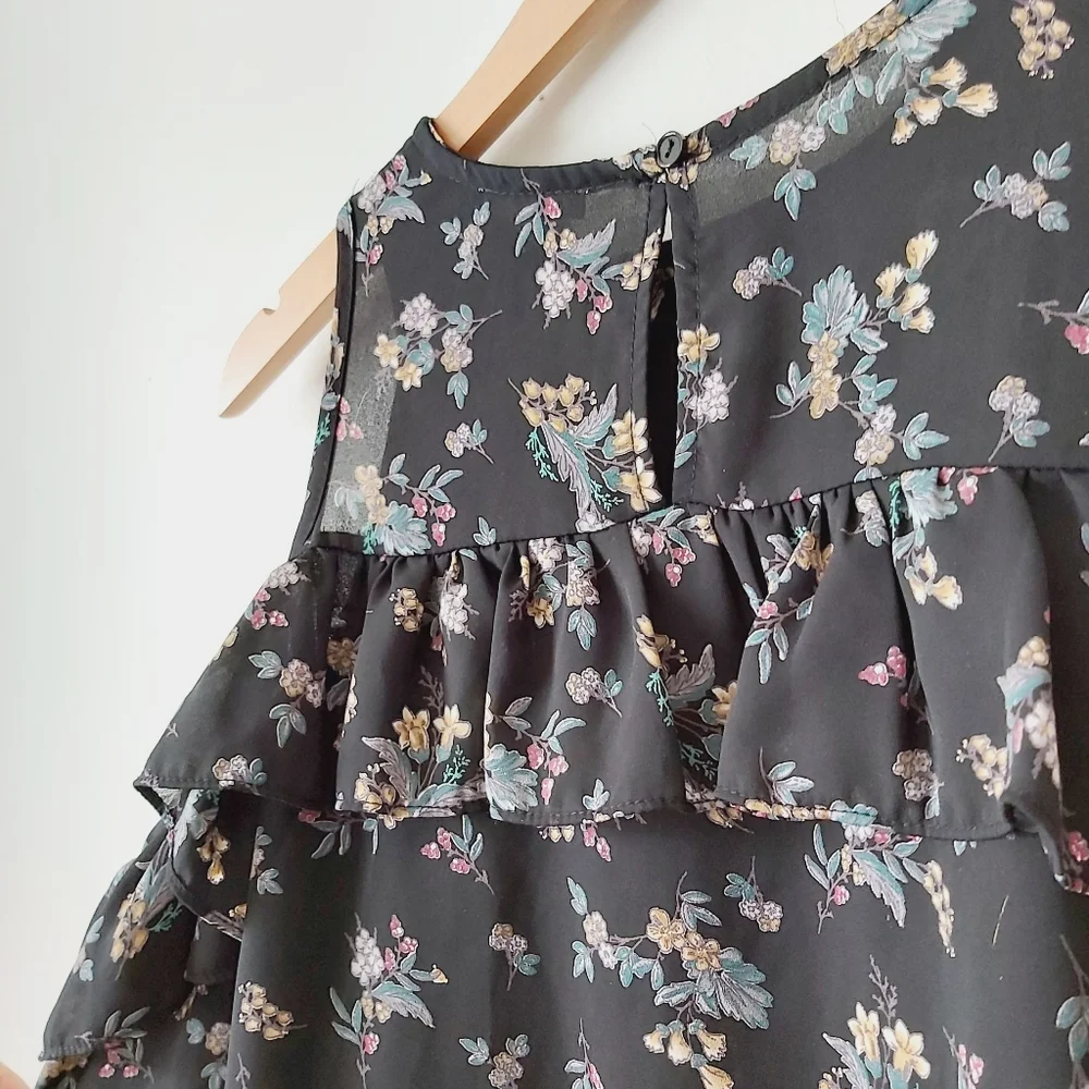 ✨Floral Nordstrom Cold Shoulder Top - Picture 7 of 15